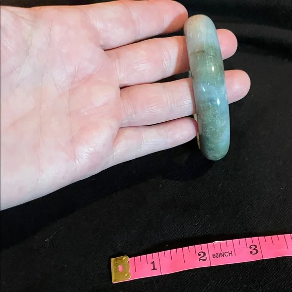 Elegant Green Jade Bangle Bracelet - Picture 3 of 3